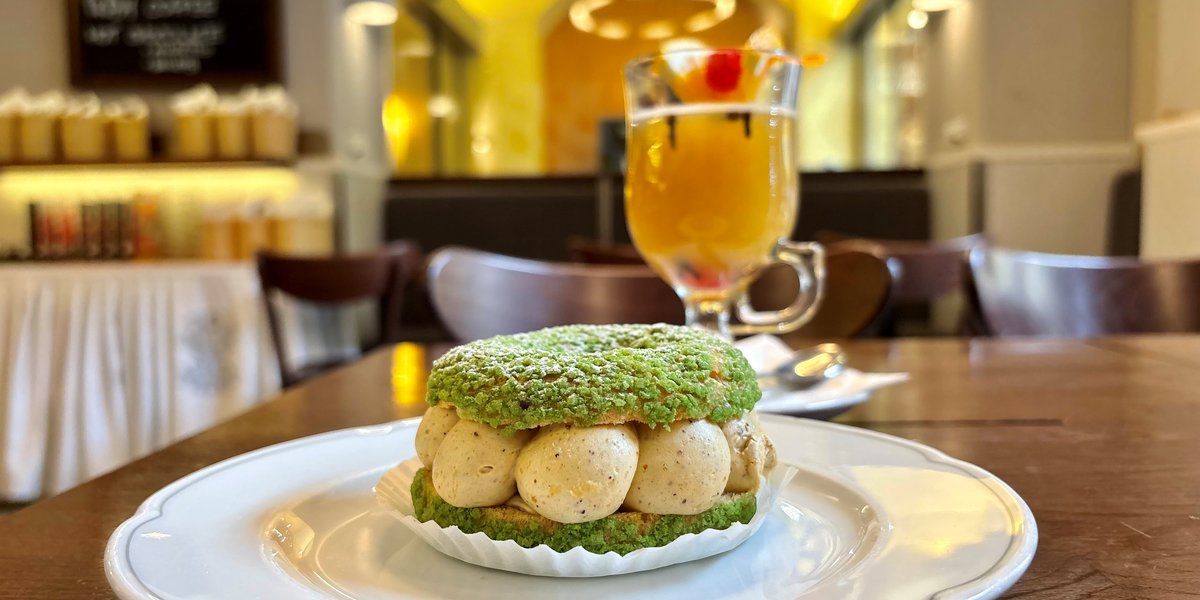 Итальянский кофе и французские десерты в самом центре Праги